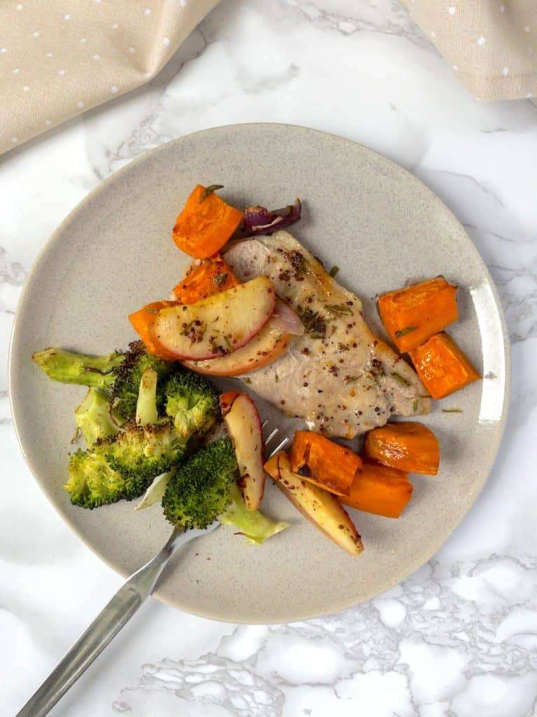 How to serve burnt broccoli: with pork, sweet potato and apple bake